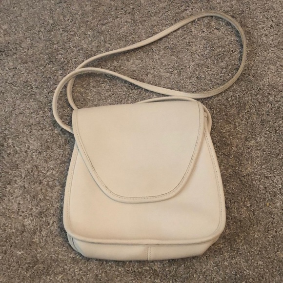 Coach Handbags - COACH vintage Lindsay Crossbody Bag